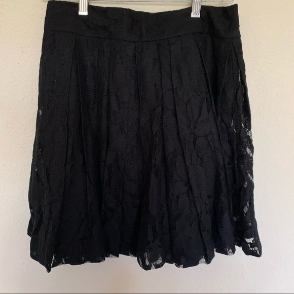 Black Loft skirt in size 4. - Picture 1 of 3